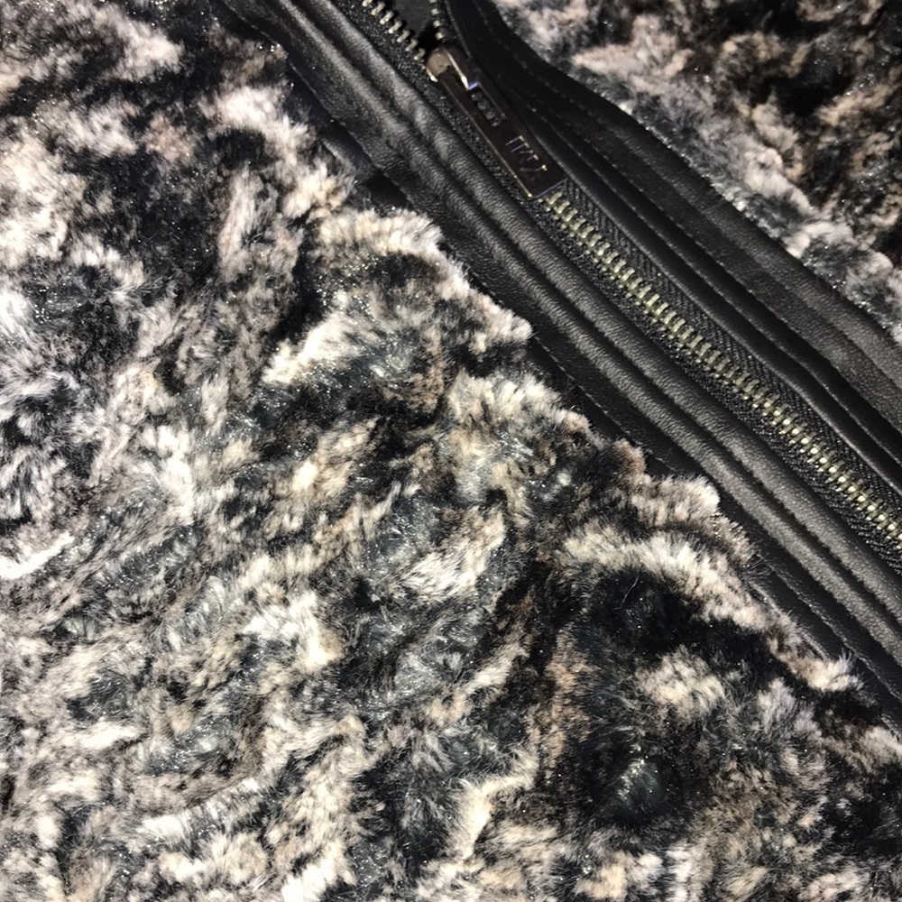 Vest - Picture 2 of 2